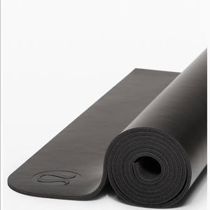 Lululemon Arise yoga mat black